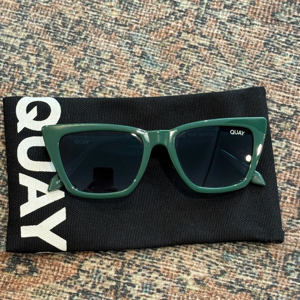 Quay Call the shots sunglasses green